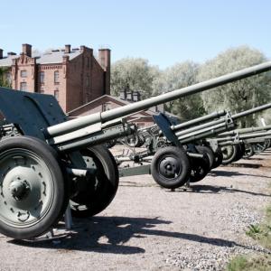 Russian 76mm artillery gun 