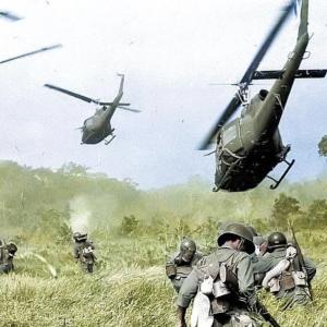 U.s troops in Vietnam with helicopters 