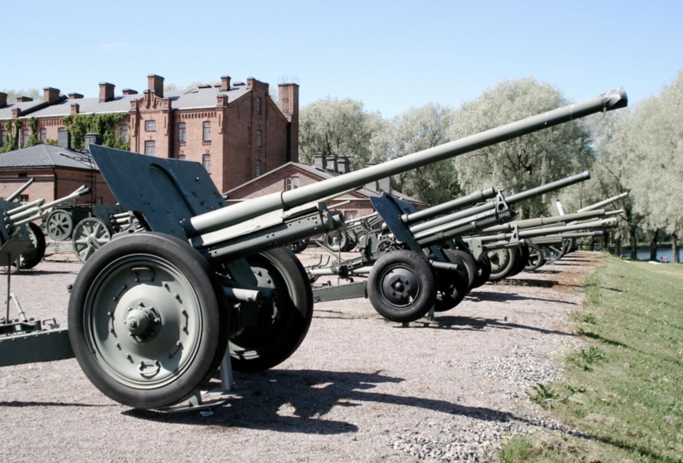 Russian 76mm artillery gun