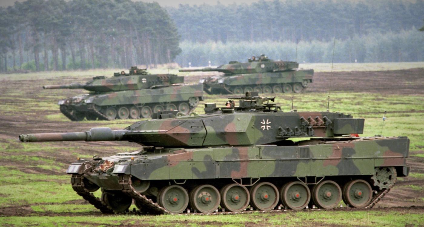 German leopard 2 tank battlefield artillery