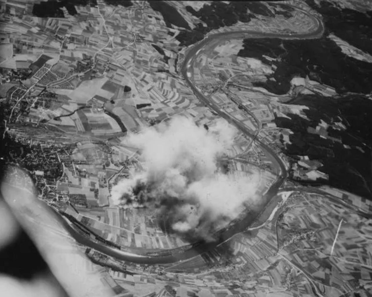 Schweinfurt - Regensburgh bombing mission raid us airforce b-17 planes day light raid