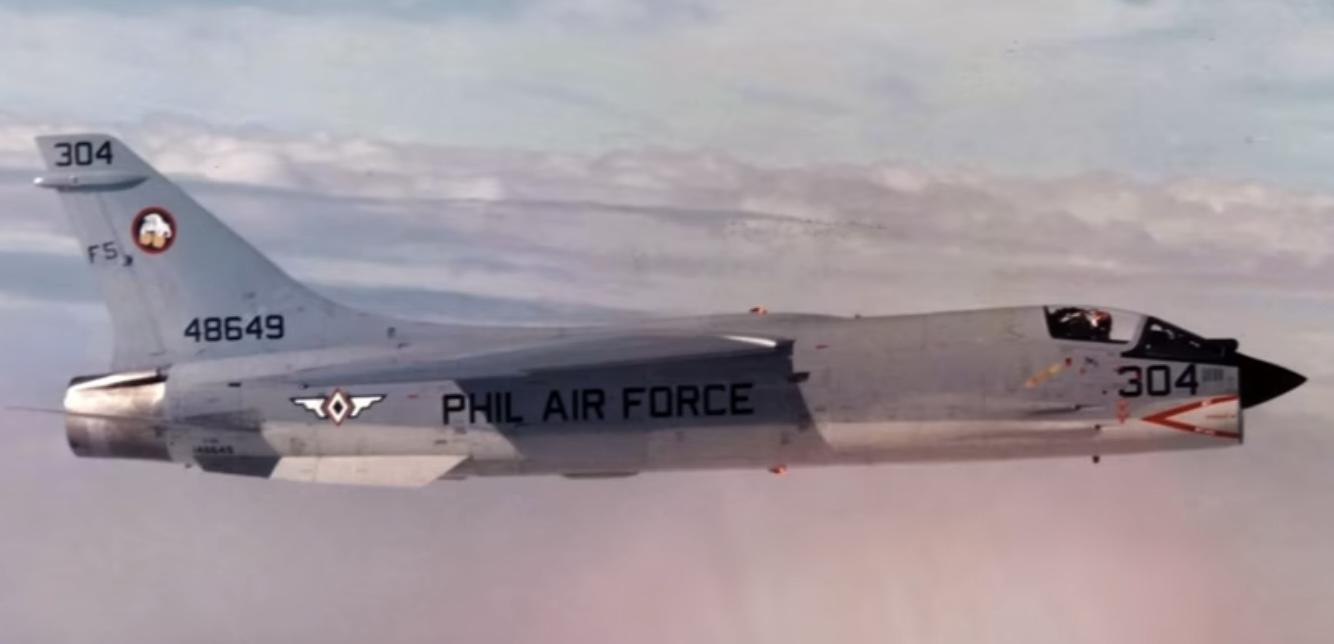 F-8 crusader fighter jet 