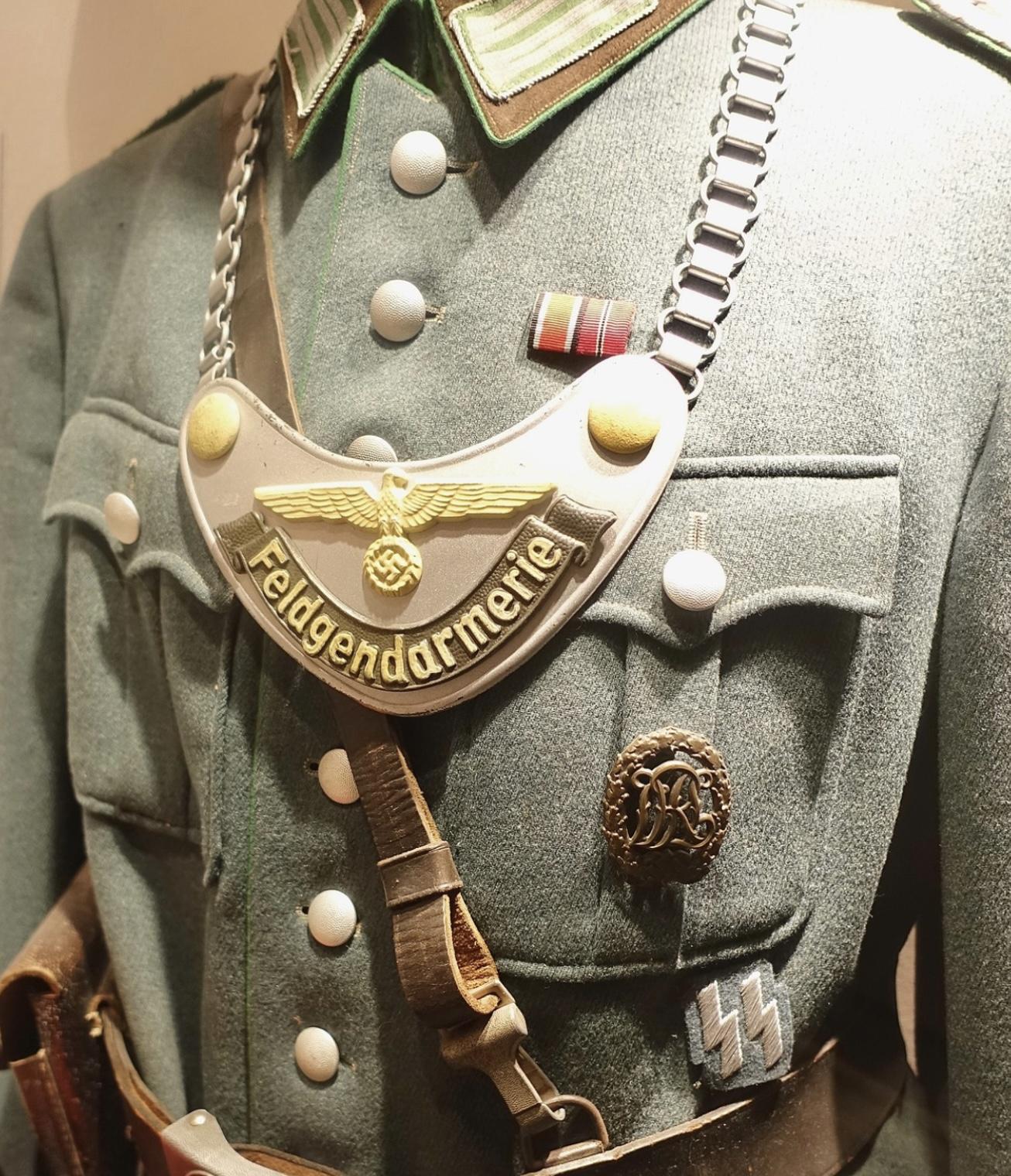 Feldgendarmerie gorget German military badge ww2
