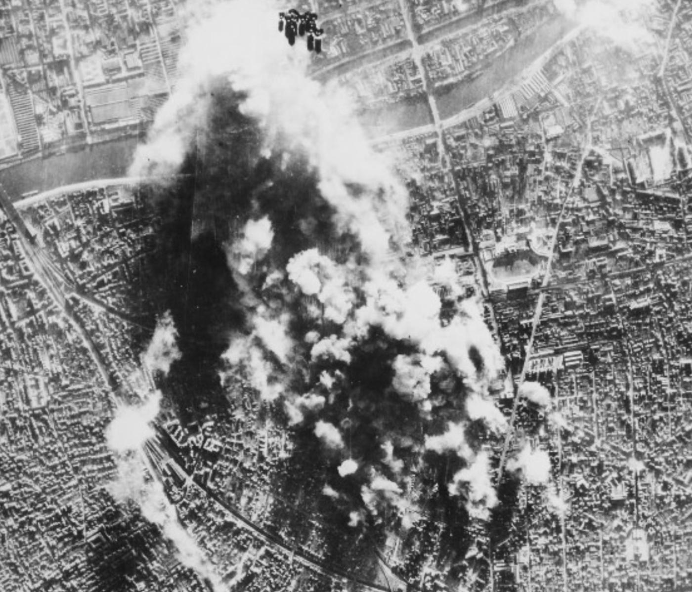 Paris bombing by luftwaffe