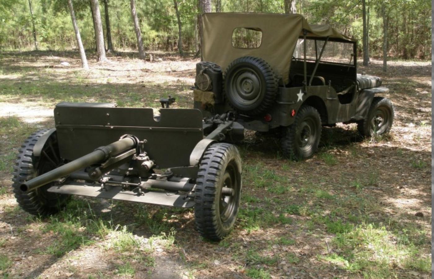U.S 37 mm artillery field gun ww2 weapon manoeuvrable