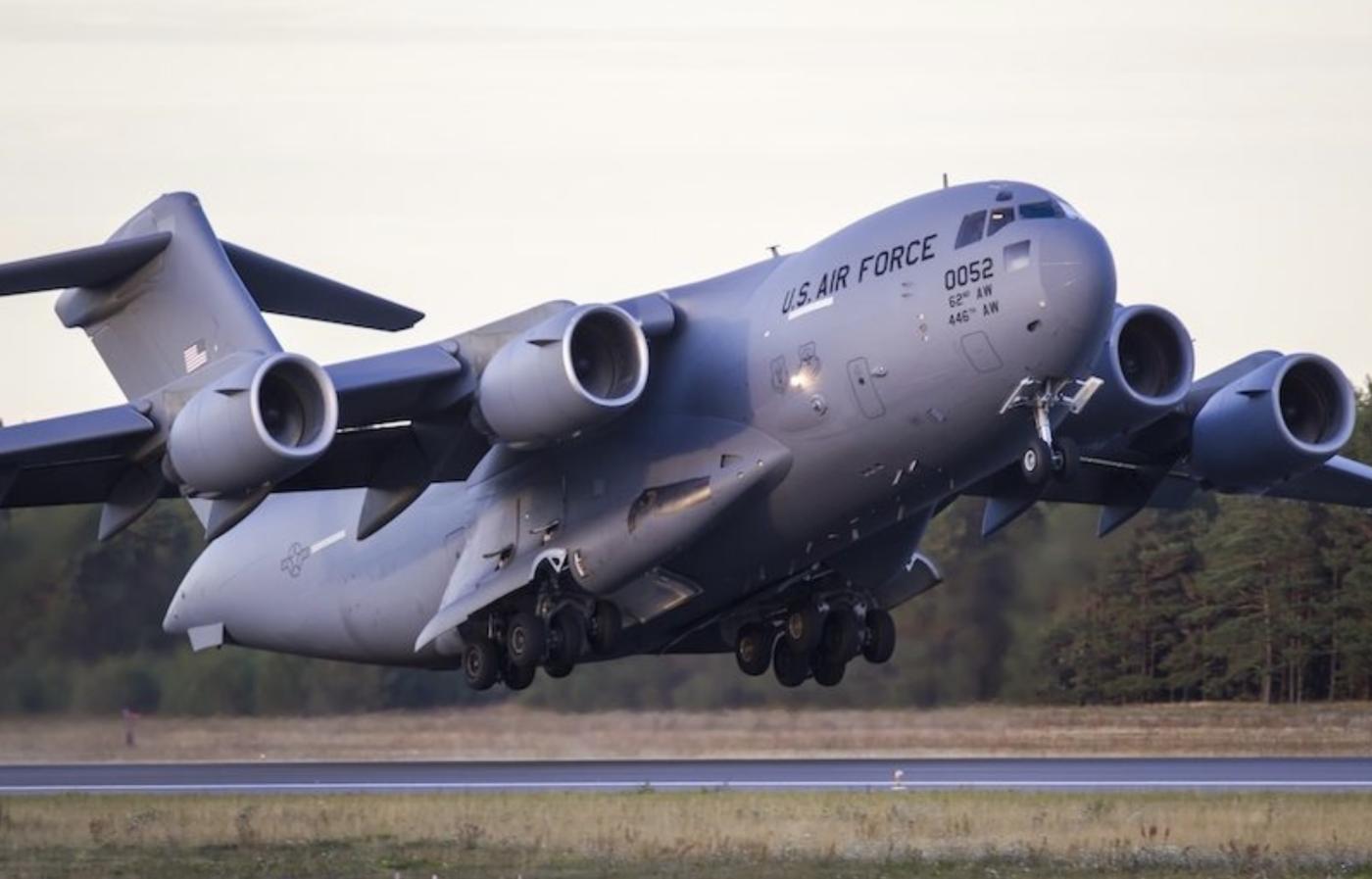 U.s.a airforce military plane c-17 globemaster 111 jet aircraft