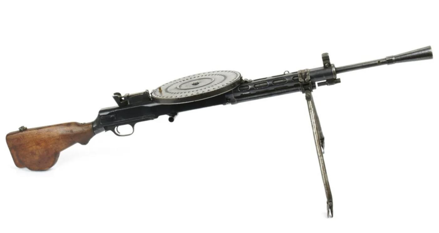 Dp-28 machine gun