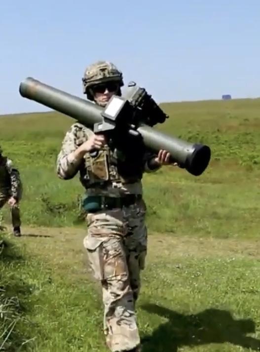 Man pats anti tank weapon 