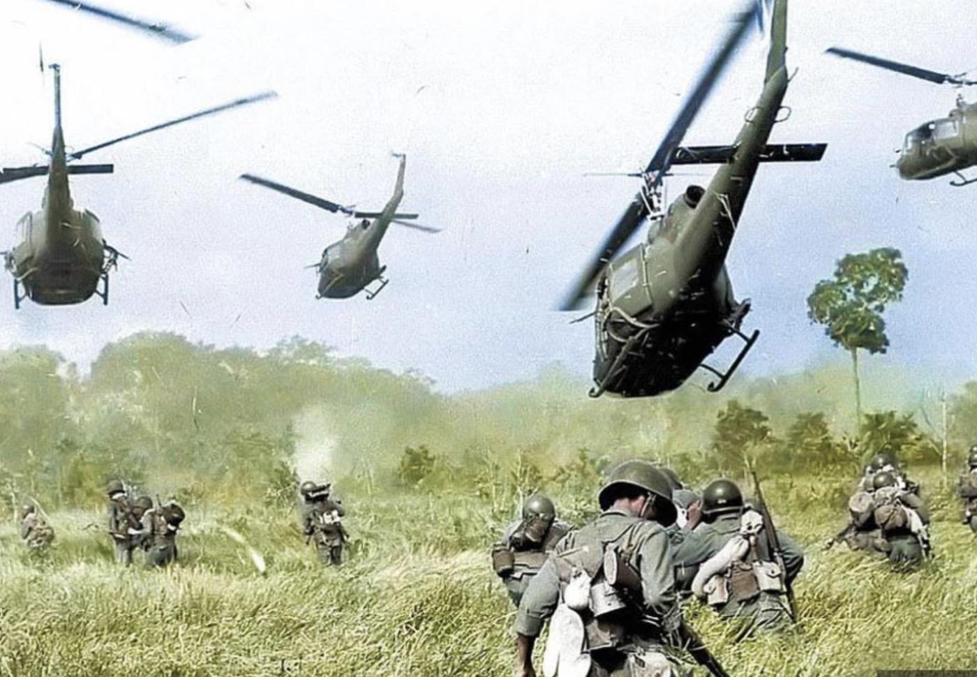 U.s troops in Vietnam with helicopters 