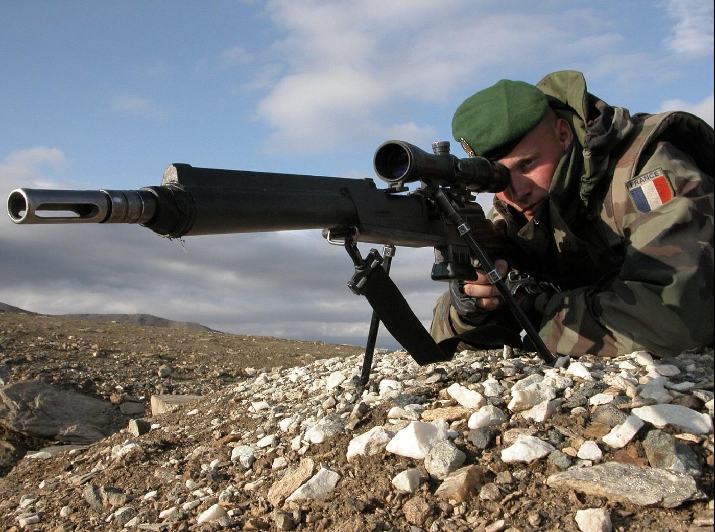 French fr f2 sniper rifle 