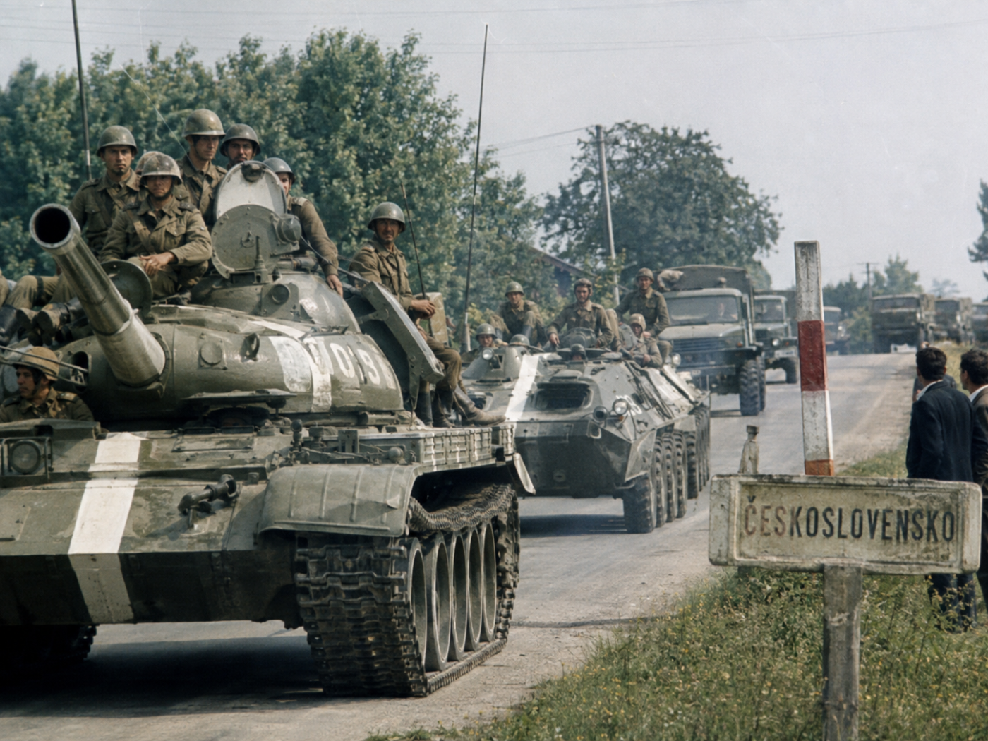Warsaw pact countries invade Czech Republic 