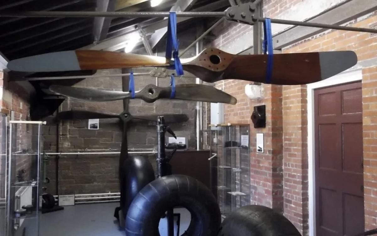 Display of Plane Parts