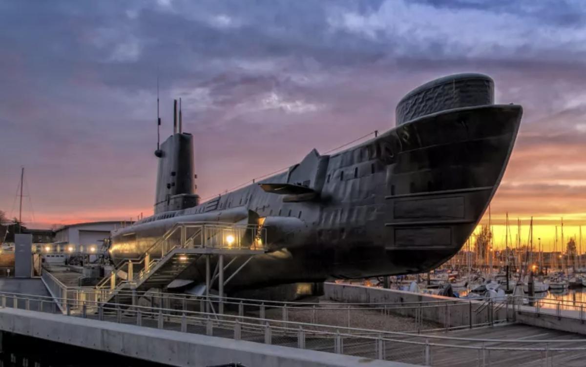 Submarine Display