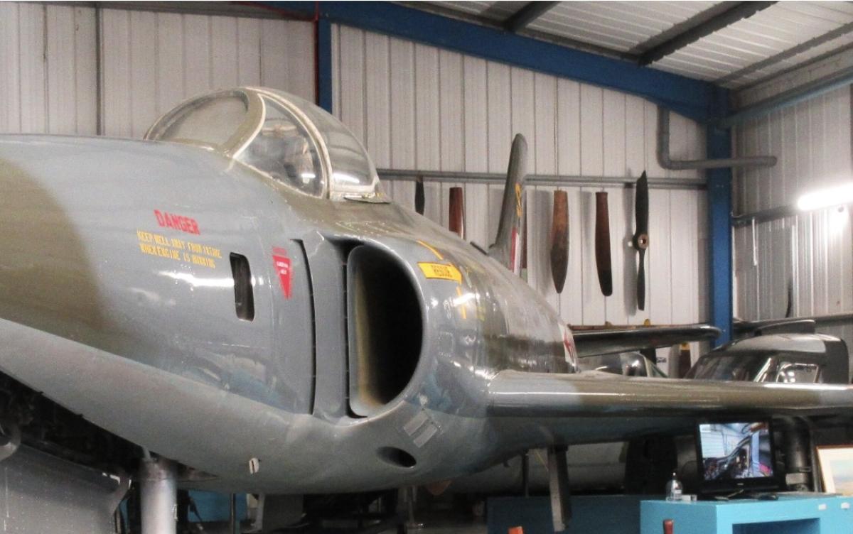 Fighter jet