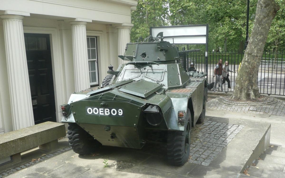 Armoured car