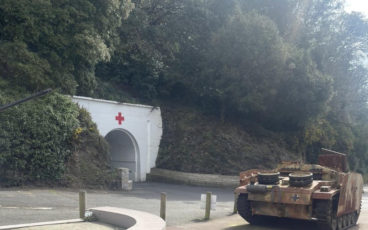 War tunnel and tank