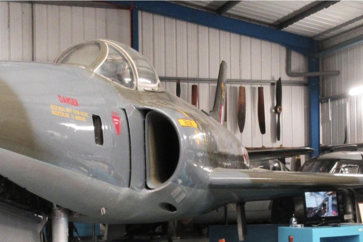 Fighter jet