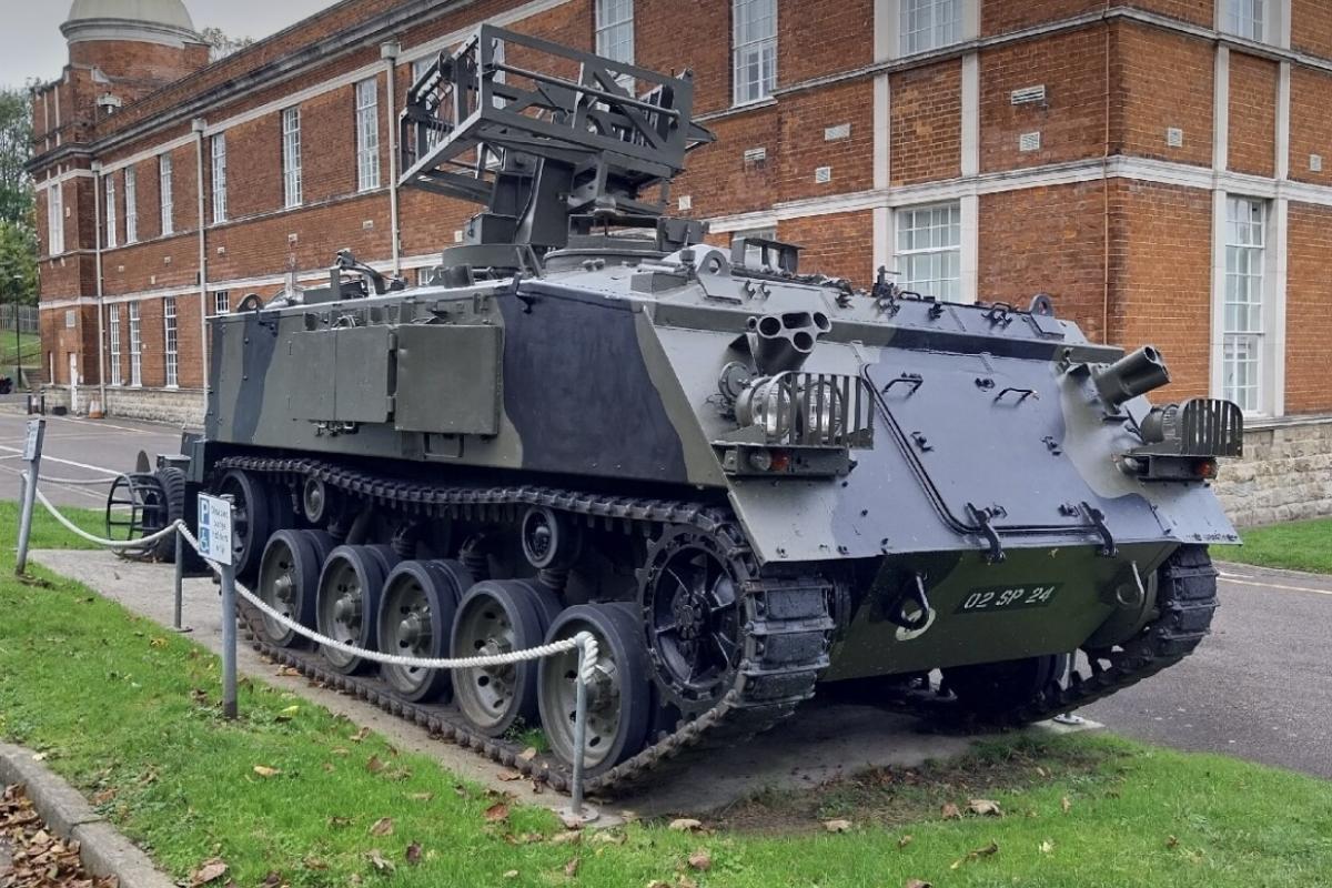 Armoured vehicle 