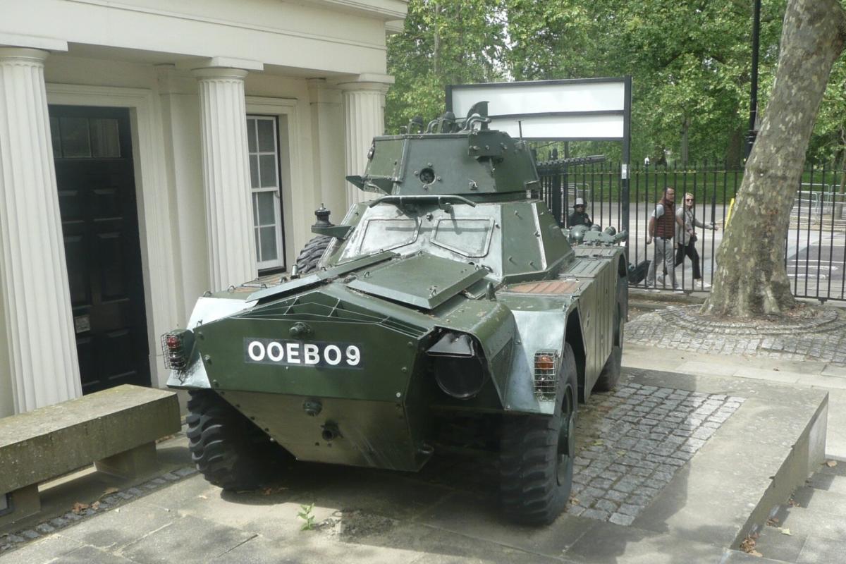 Armoured car 