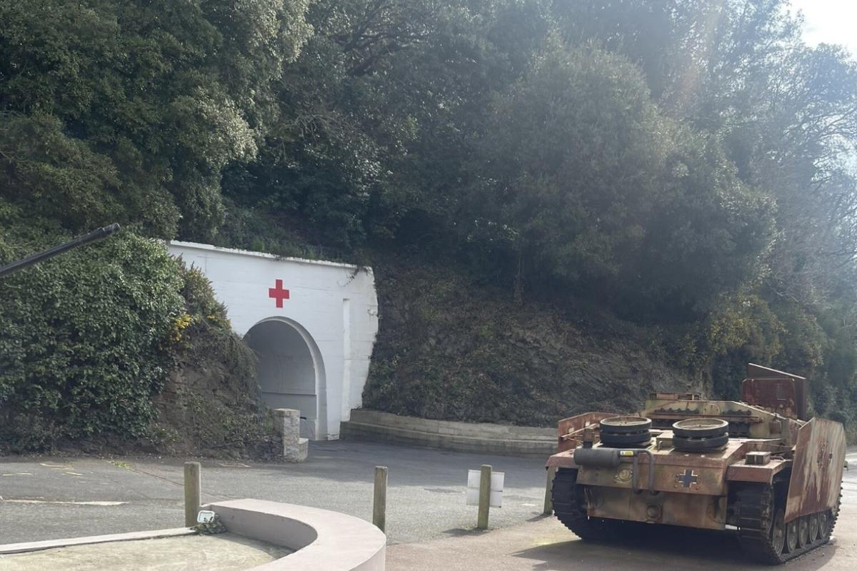 War tunnel and tank 