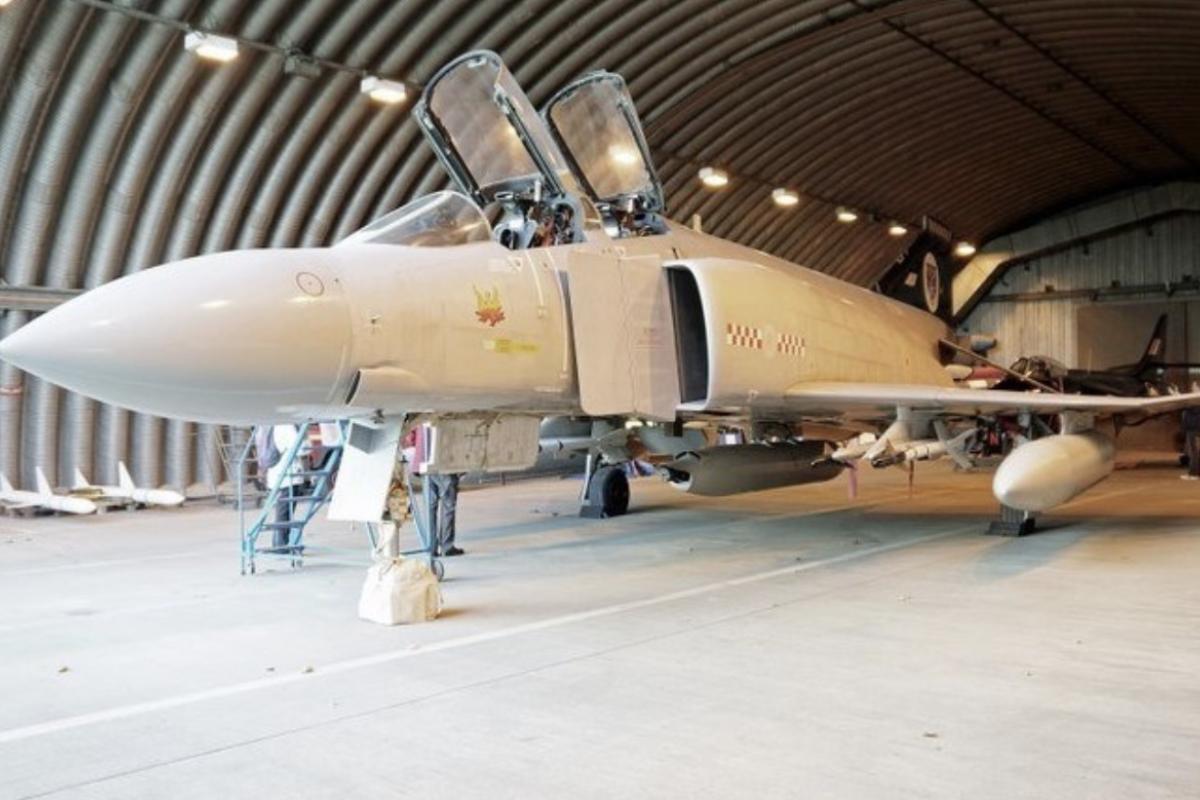 Jet fighter plane 