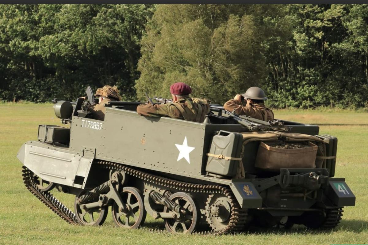 Tracked vehicle 