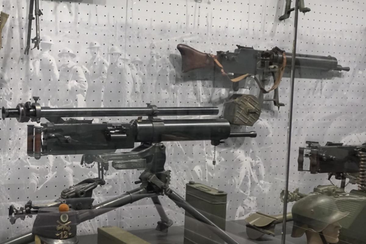 Machine guns 
