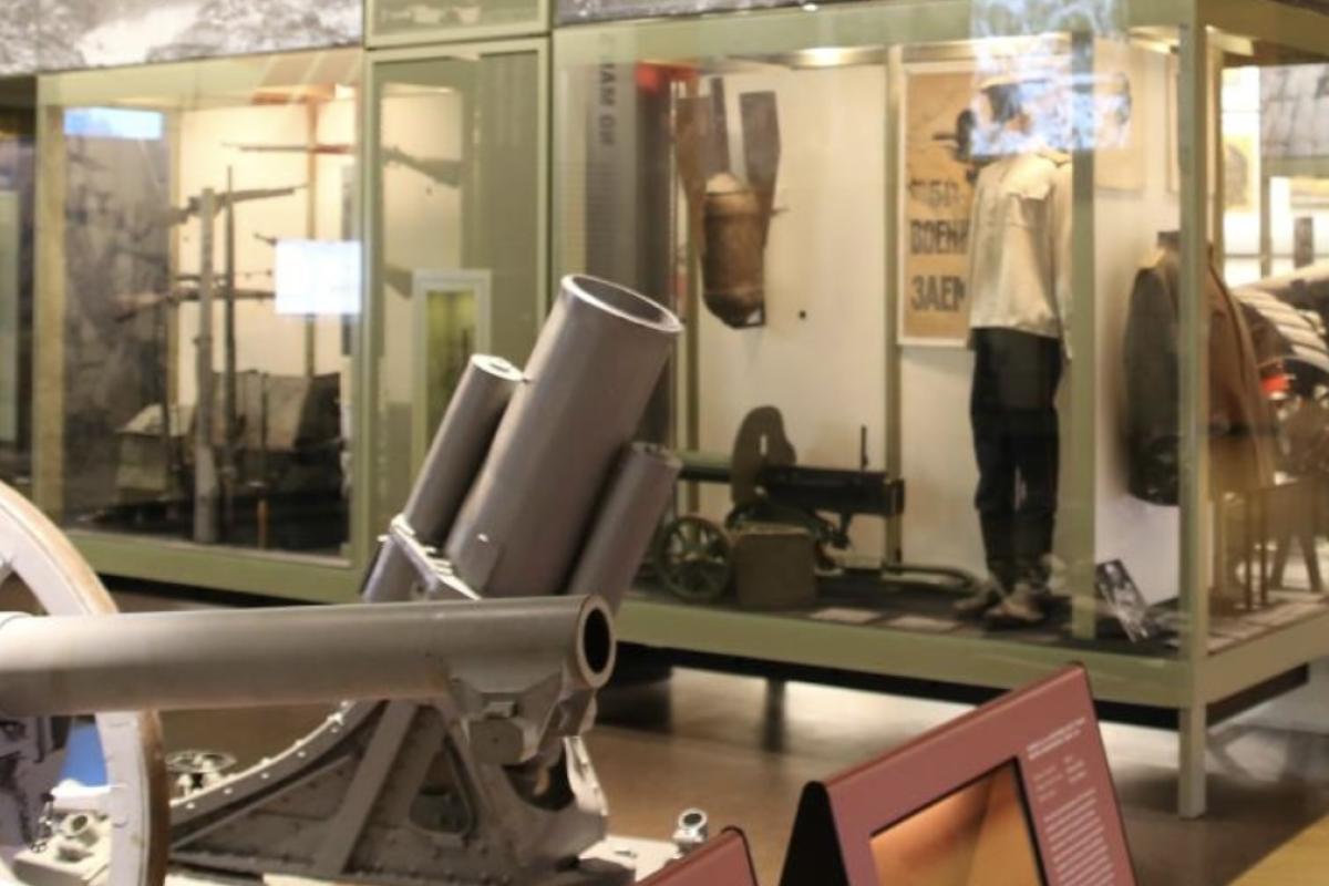 Artillery guns