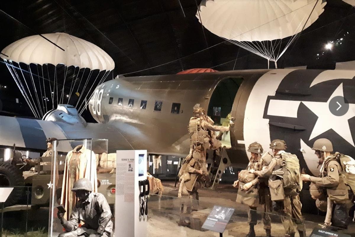 Paras and plane 