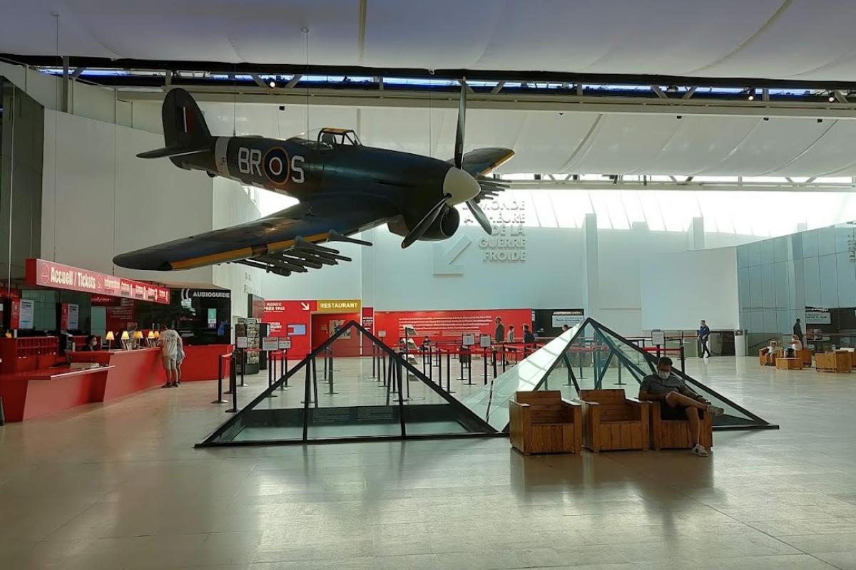 Fighter plane 