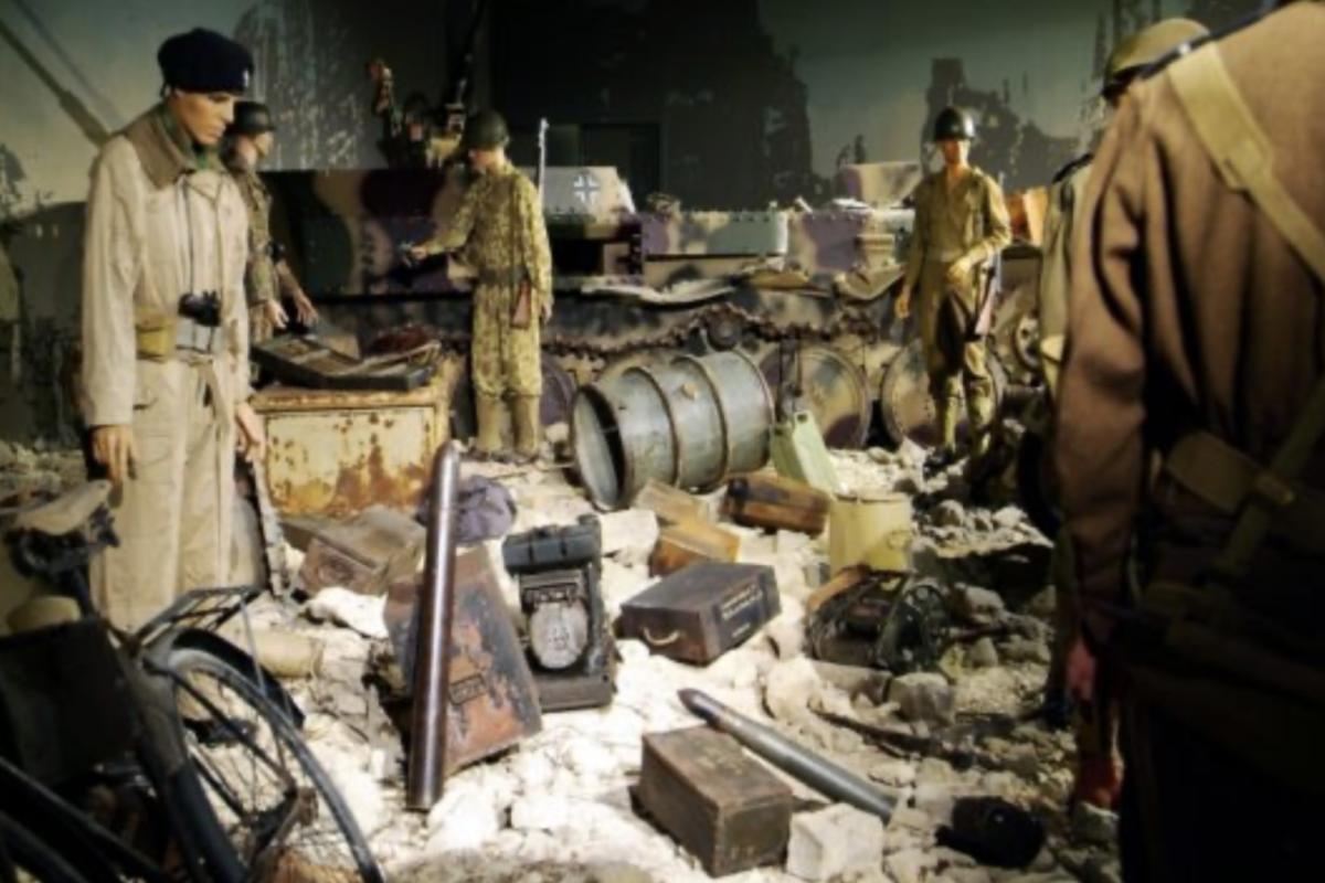 Military battle display