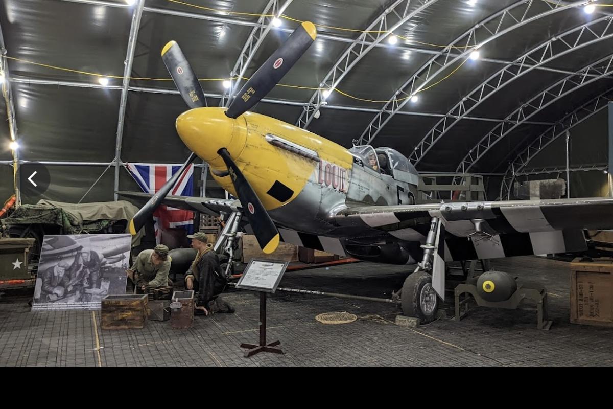 Mustang ww2 fighter plane 
