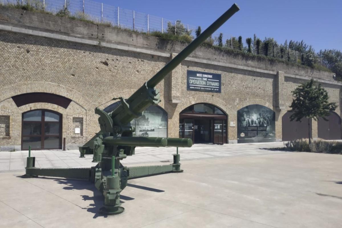 Artillery gun