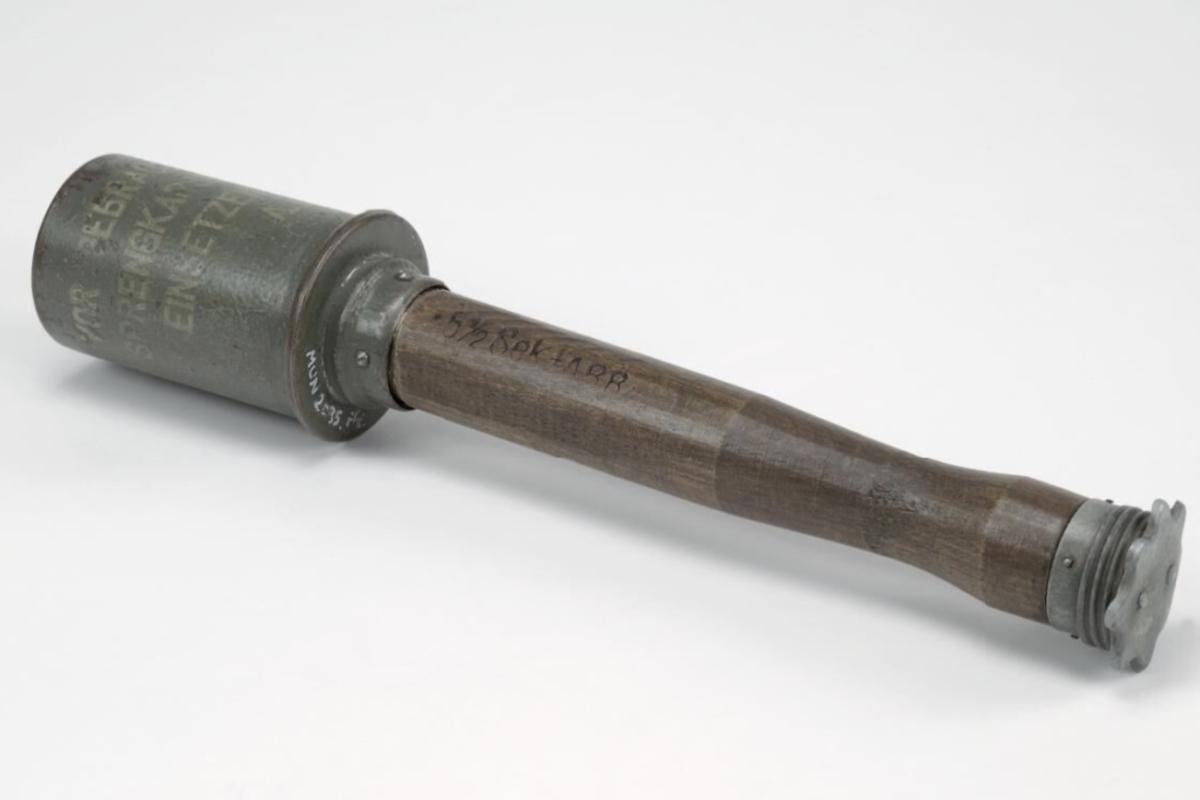 Stick grenade