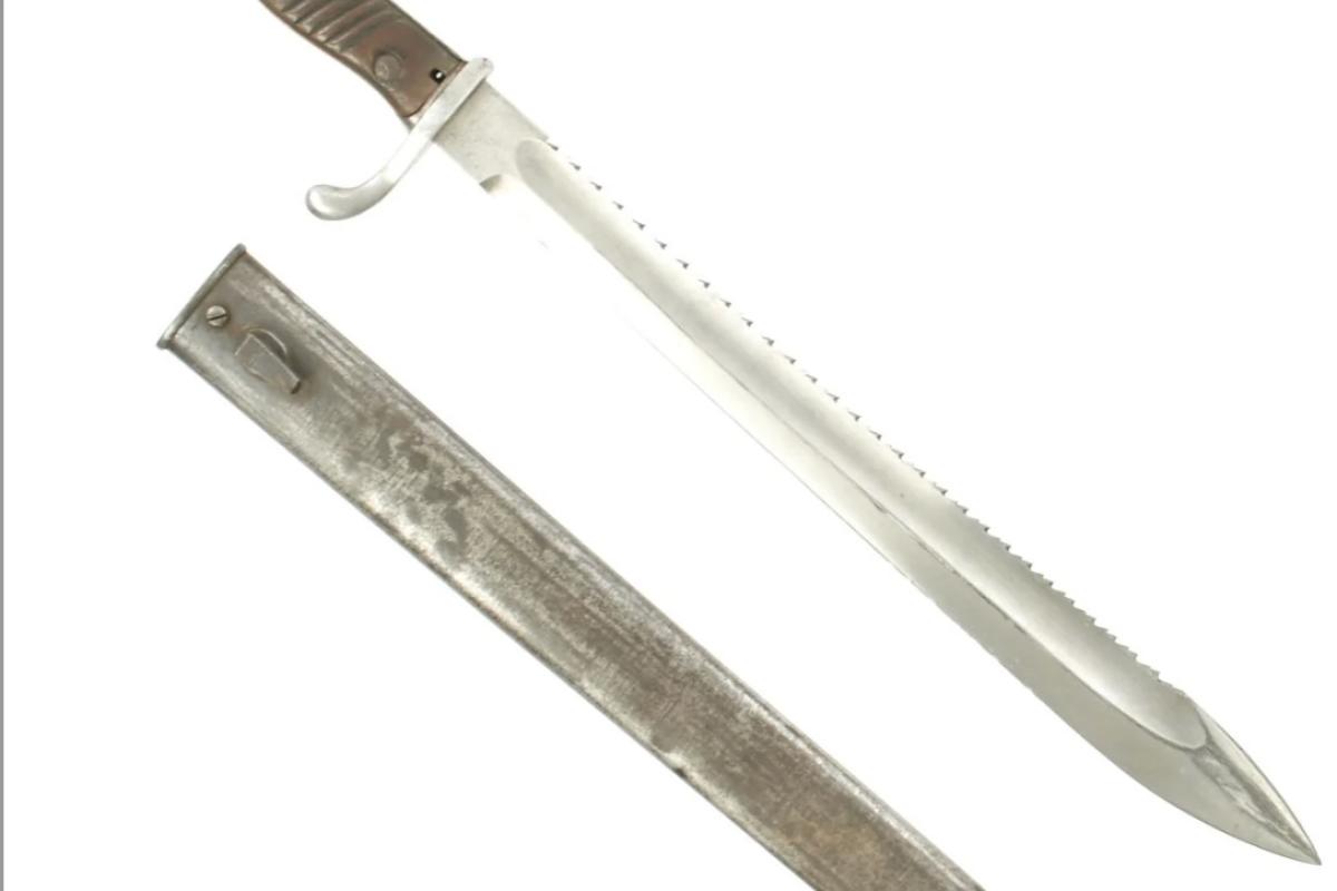 Saw back bayonet