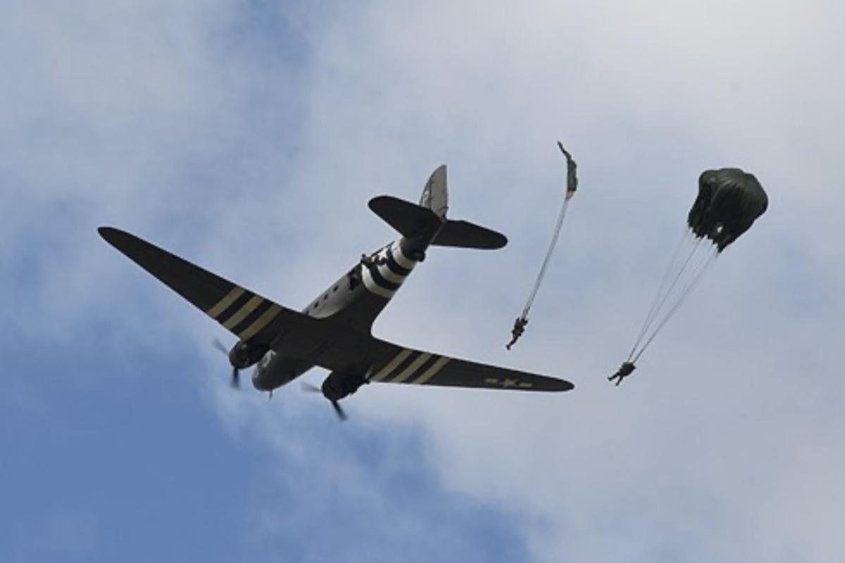Paras jumping from Dakota