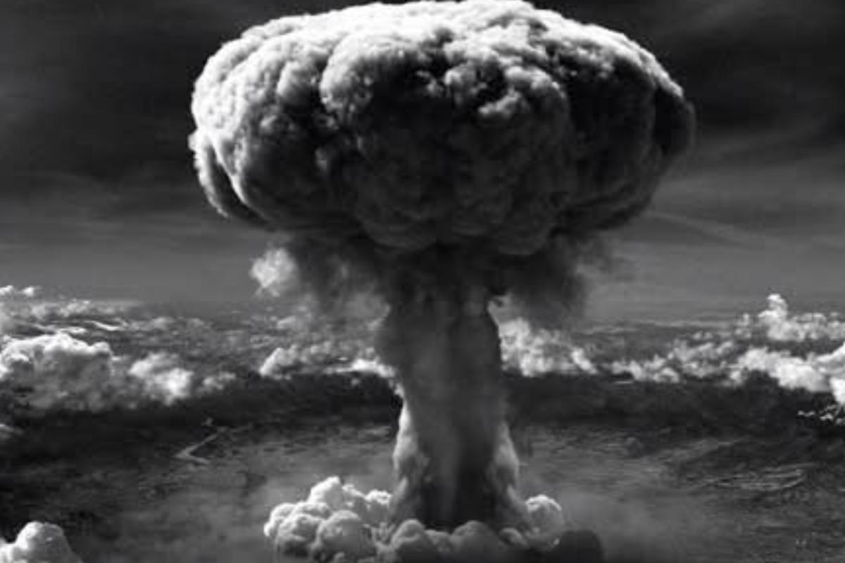 Hiroshima nuclear bomb cloud