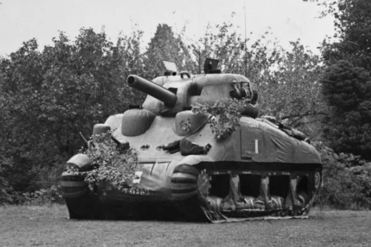 Inflatable tank