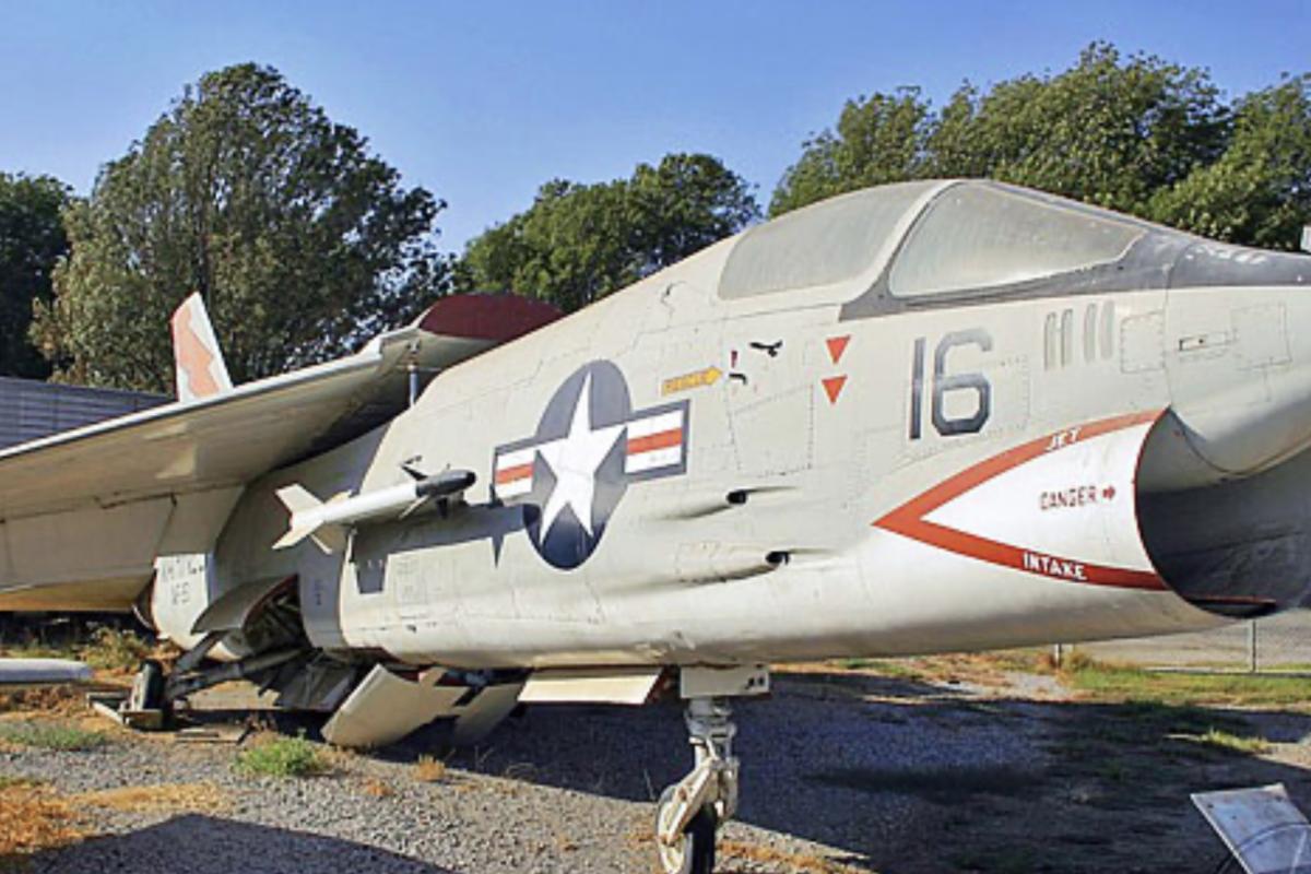 F-8u USA fighter carrier plane last of gun fighters nickname