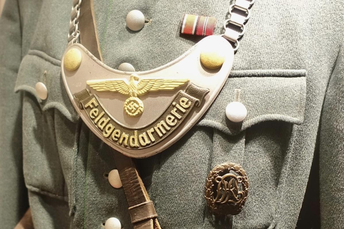 Feldgendarmerie gorget German military badge ww2