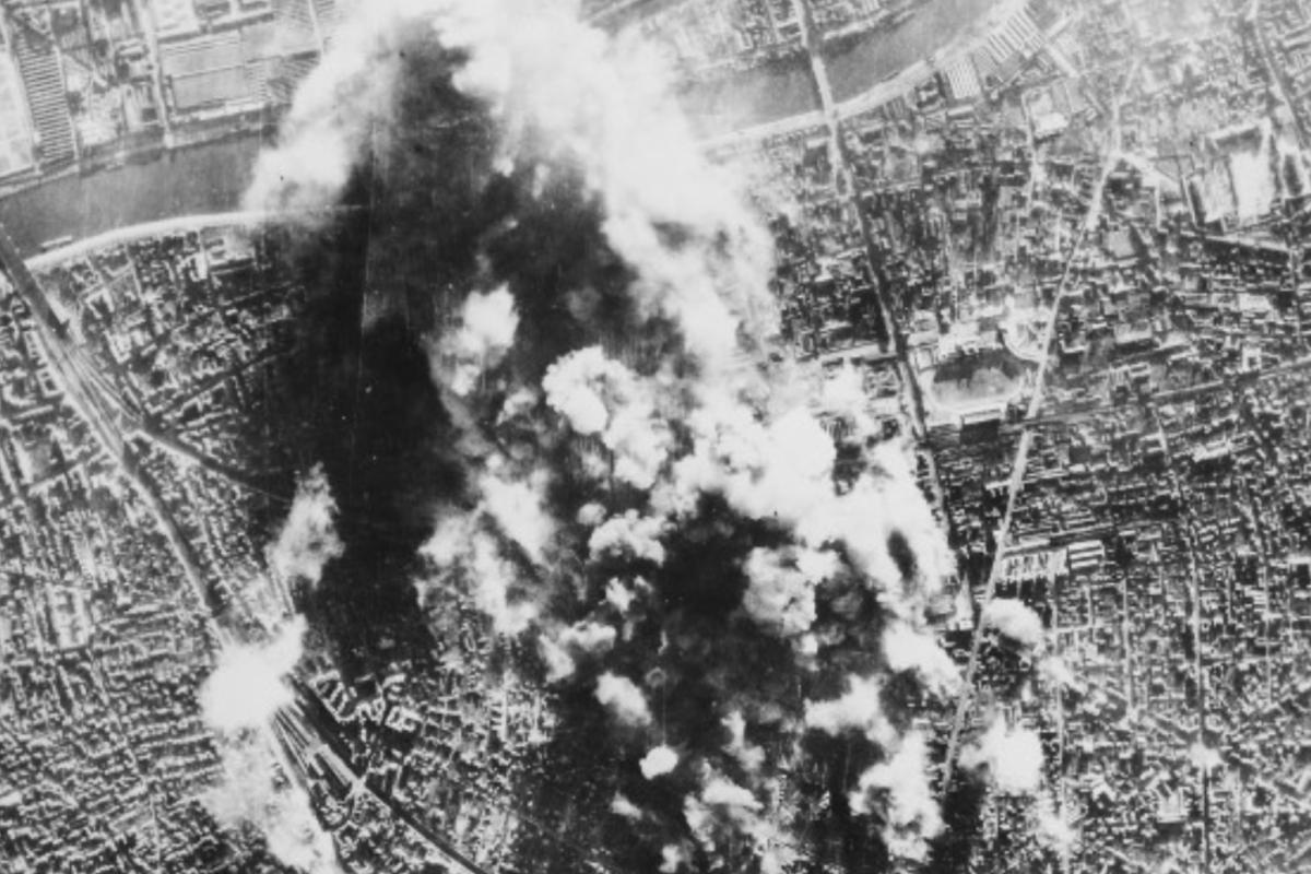 Paris bombing by luftwaffe