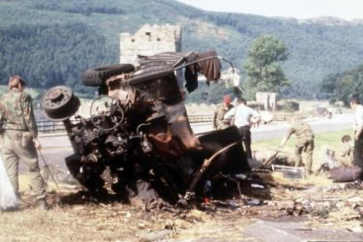 Bomb blast IRA terrorist Paras 