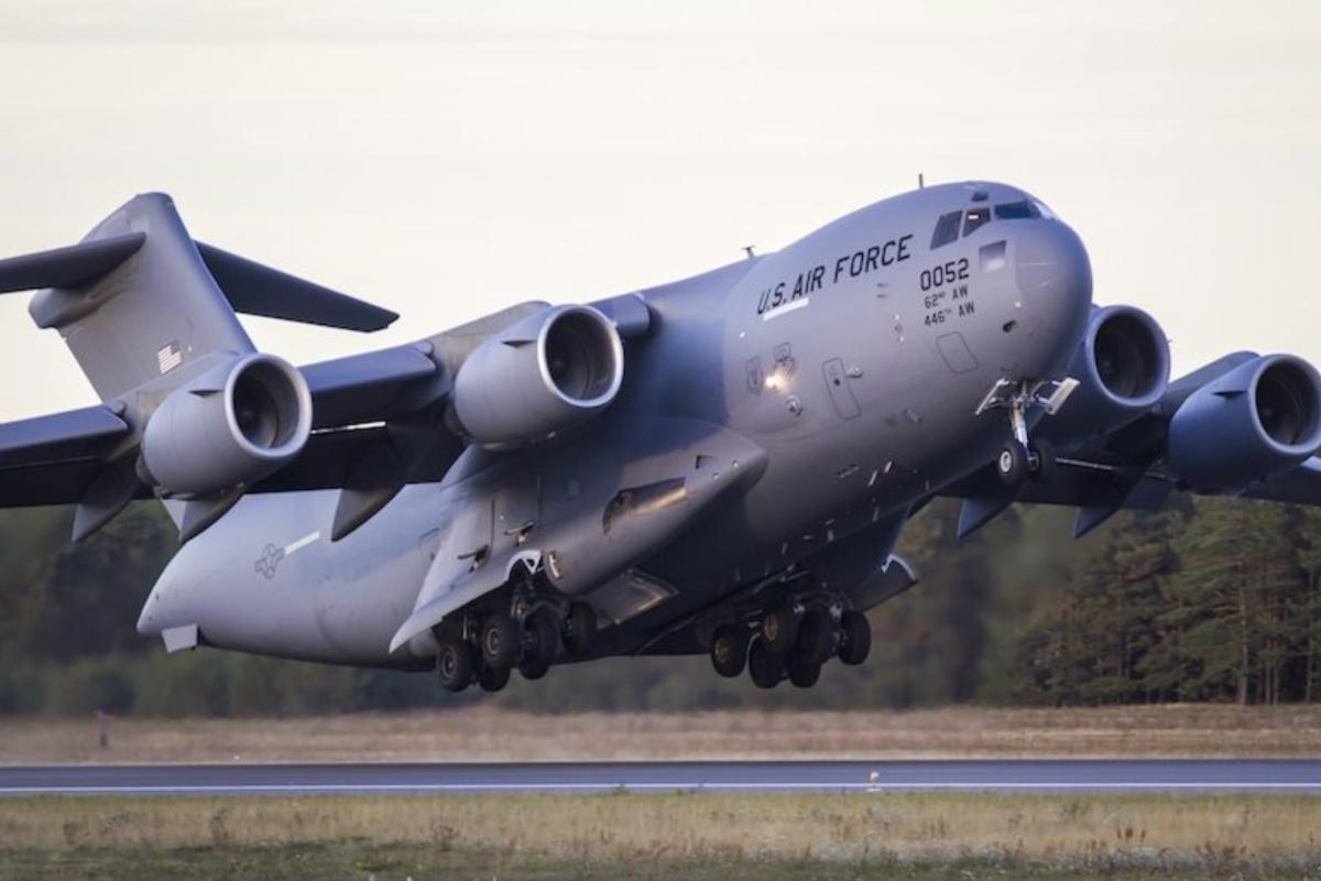 U.s.a airforce military plane c-17 globemaster 111 jet aircraft 