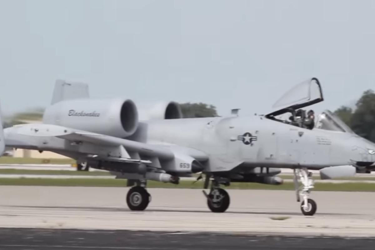 A-10 Warthog tank buster USA plane jet fighter military weapon