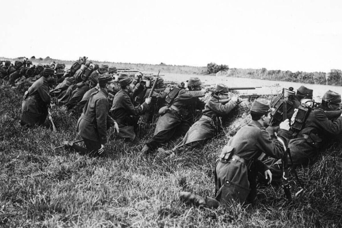 French ww1 troops battle of Marne trench warfare