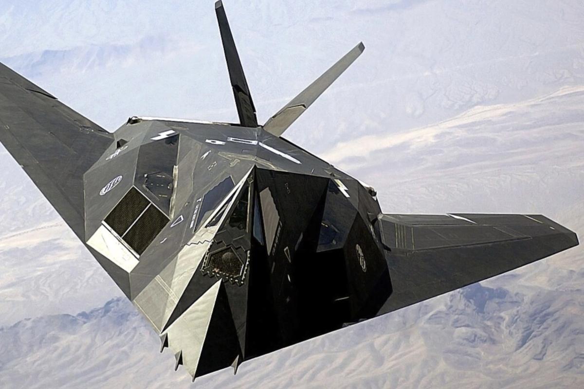 F-117 night hawk fighter plane stealth bomber USA airforce 