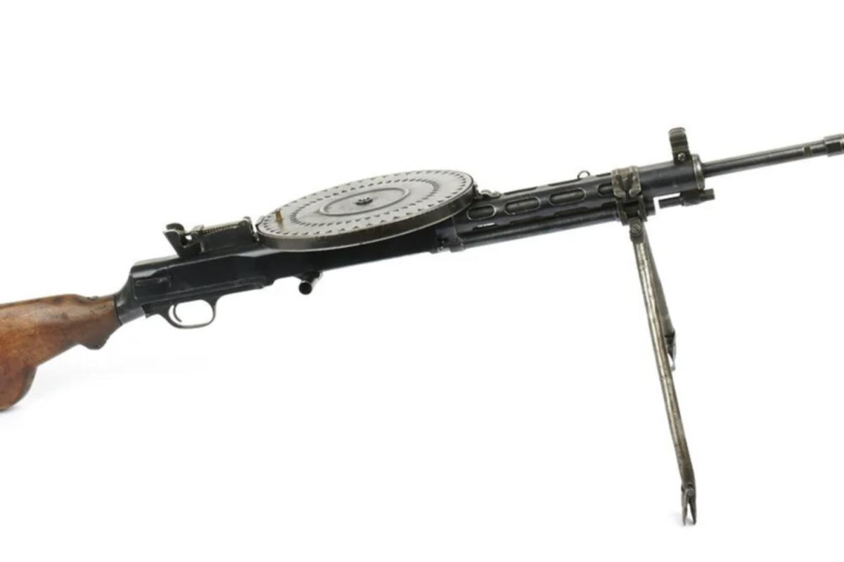 Dp-28 machine gun 