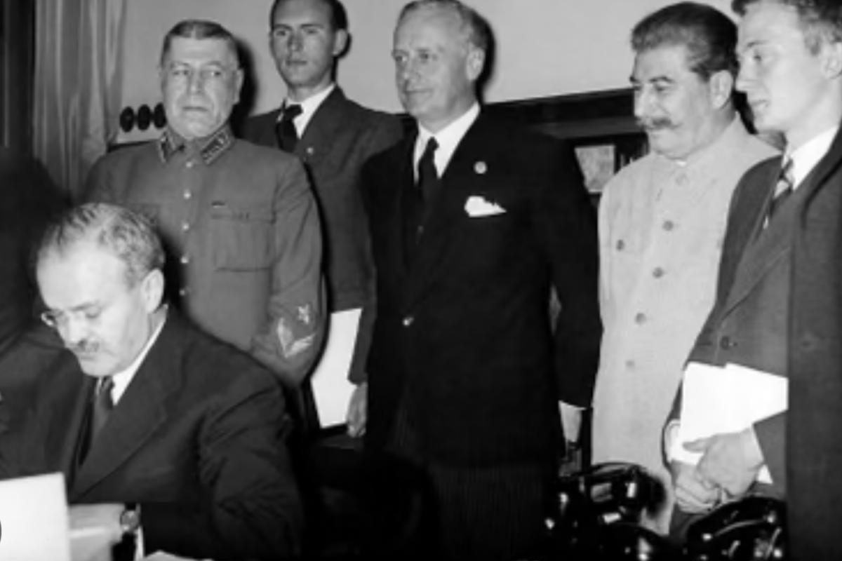 Soviet German signing pact