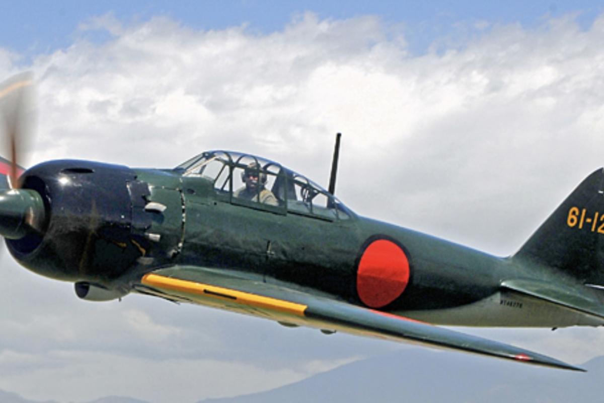 Mitsubishi a6m fighter bomber plane 