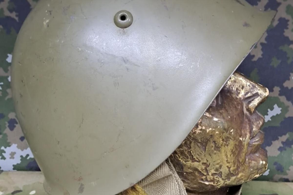 Italian army helmet m33